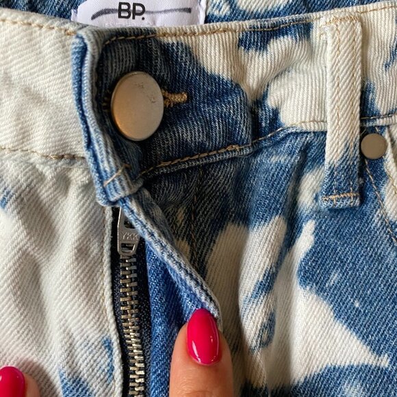 BP Bnwot Womens Cut Off Bleach Washed Jean Shorts Sz 33 Distressed - Picture 3 of 7